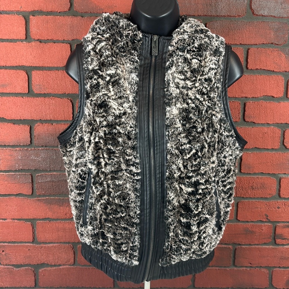 YMI‎ Hoodie Womans Medium Faux Fur Sleeveless
